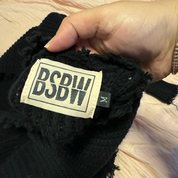 BSBW (LF) slouchy sweater with frayed detailing, size Medium - Picture 3 of 3